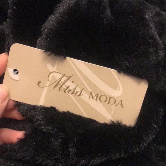 Miss Moda Women’s Black Faux Fur Neck Tie Cape Size S - Picture 5 of 6